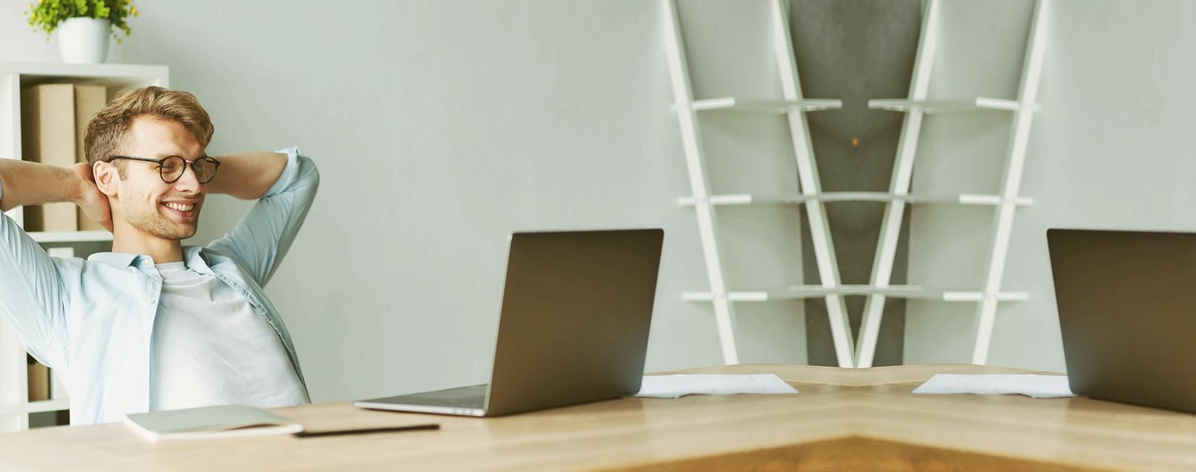 Participantes revisando métricas de tráfico en sesión grupal